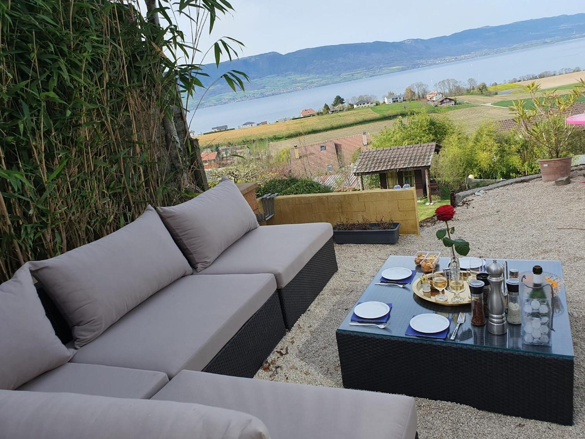 Chalet With Stunning Lake And Mountain Views Avec Une Vue A Couper Le Souffle, Une Spacieuse Terrasse Et Jardin Chatillon  Buitenkant foto